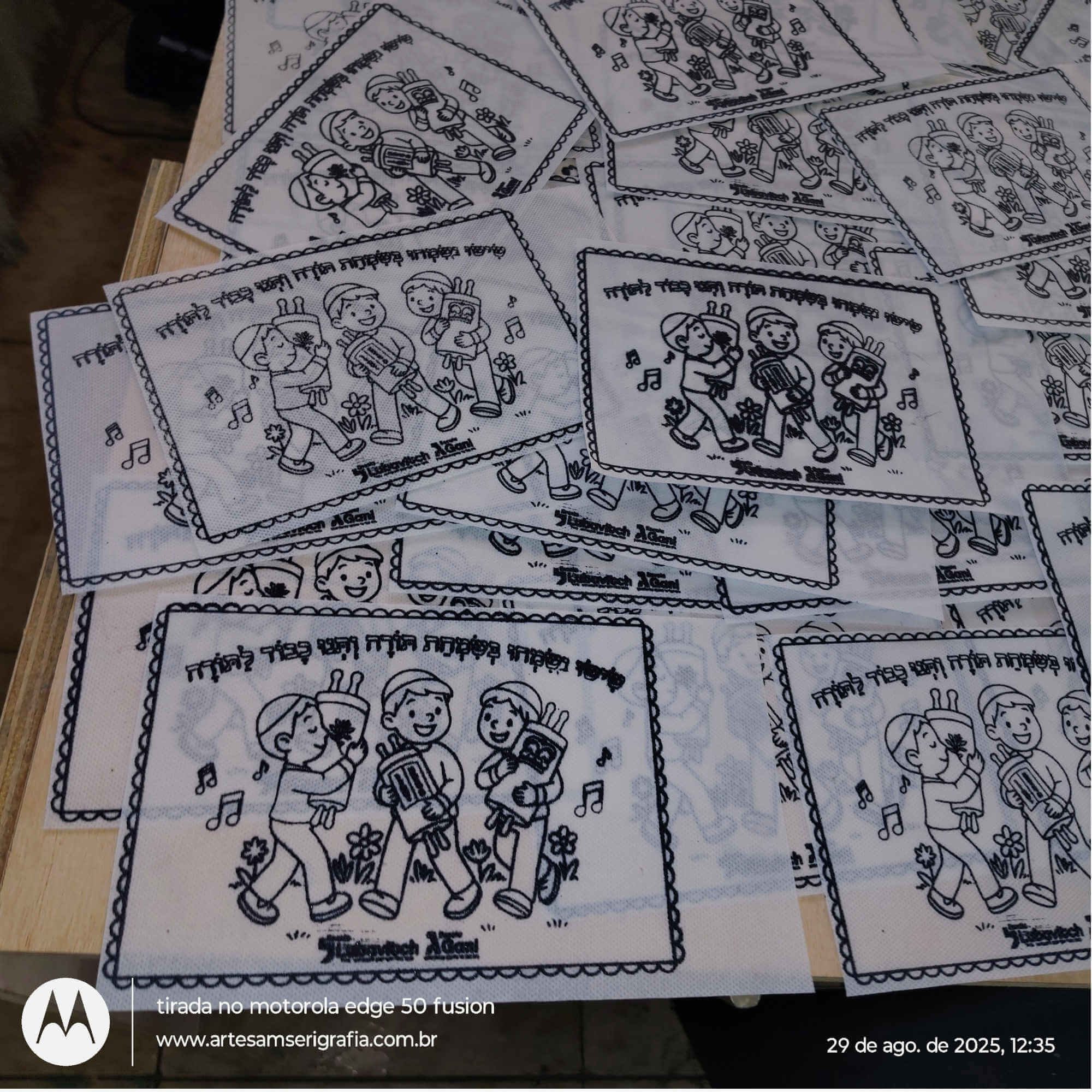 KIt 100 Bandeiras em TNT para varetas pega balão com impressão de seu layout personalizado em uma cor e um lado 25 x 15