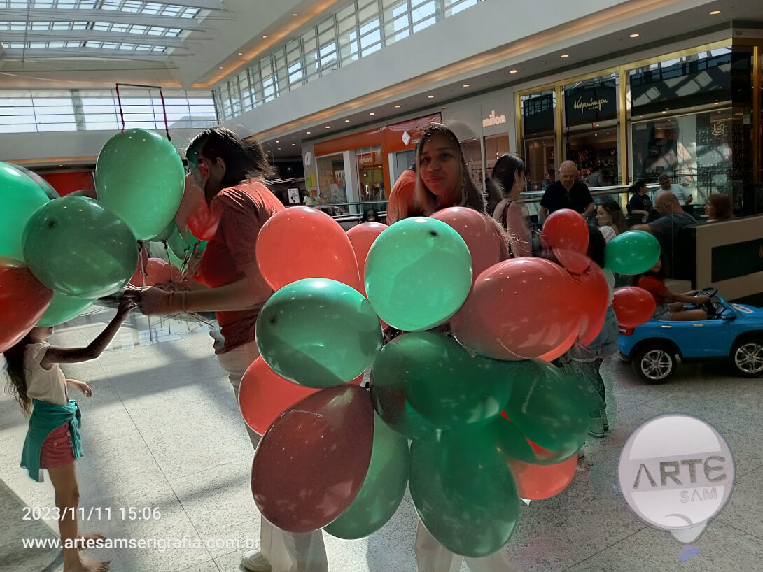 Serviço completo de distribuição de 1000 balões no local do evento para campanhas promocionais